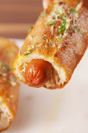 Garlic Bread Hot Dogs