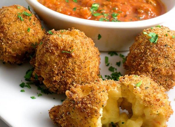 FRIED MAC 'N CHEESE BALLS