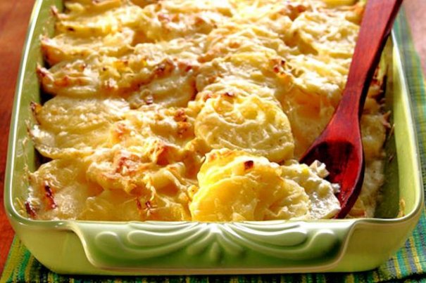 POTATOES W/SHARP WHITE CHEDDAR AND LEEK CASSEROLE