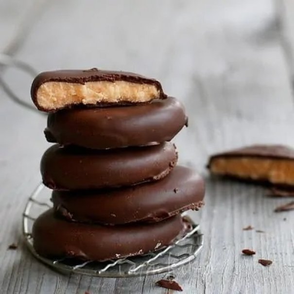 Have you ever made homemade Peppermint Patties? I did for the first time last year, and man are they easy. And SO delicious. Because of my great love for these delectable palate cleansers, I decided to give them a fun twist!
