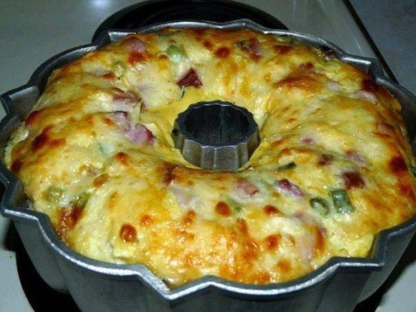 You are going to love this breakfast casserole. Full of flavor, filling and delicious, this is a must-try savory breakfast cake.