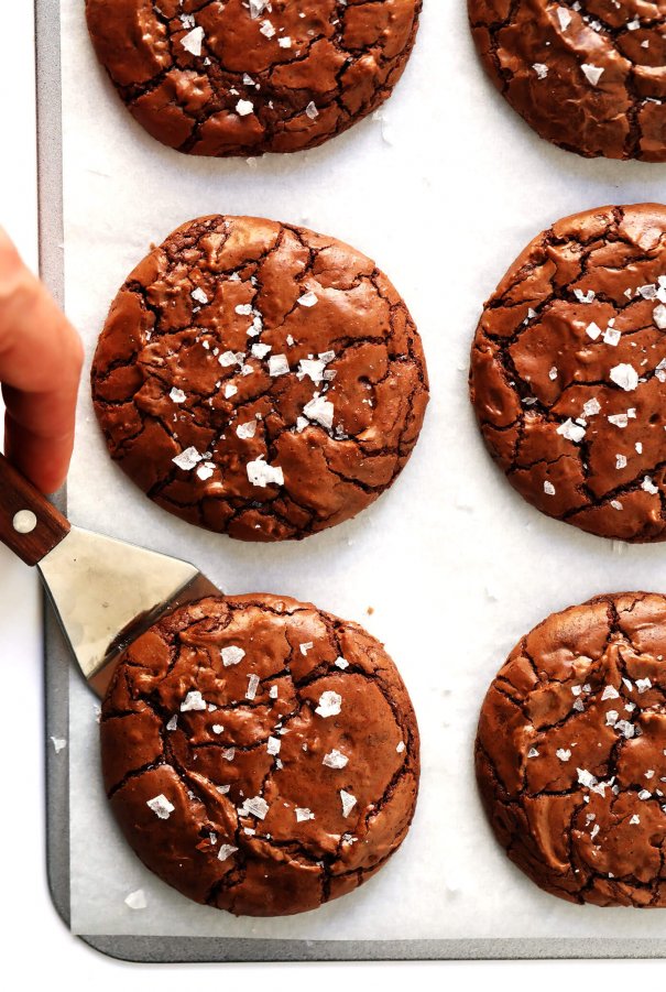 These chocolate brownie cookies are everything you love about a good, fudgy, crinkly brownie…in a cookie!