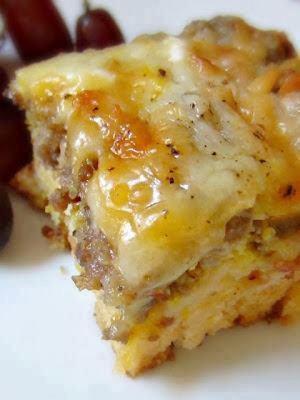 Sausage, egg and biscuits casserole