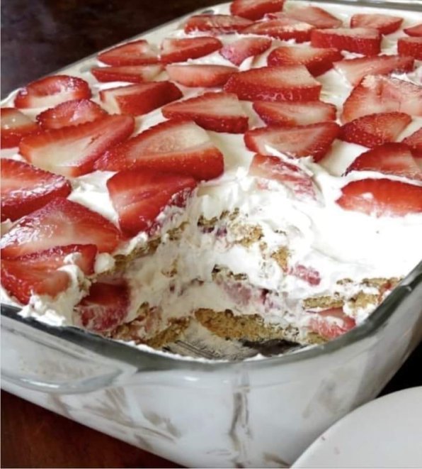 This Strawberry Cream Cheese Icebox Cake is easy to make and so delicious!
